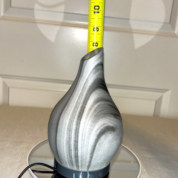 Misting Diffuser with RGB Lighting, Fragrance Oil and Dual Port Wall Charger NWT - Picture 10 of 12